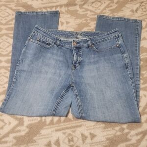 Women’s The Flirt. Light Blue Jeans. Size16 Plus. Reg.